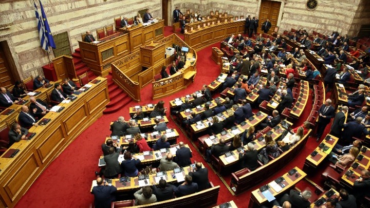 Βουλή:-πρόταση μομφής στον ΥΠΟΙΚ: Ο Γ. Γεραπετρίτης, εκ μέρους της κυβέρνησης, ζήτησε να ξεκινήσει άμεσα η τριήμερη διαδικασία