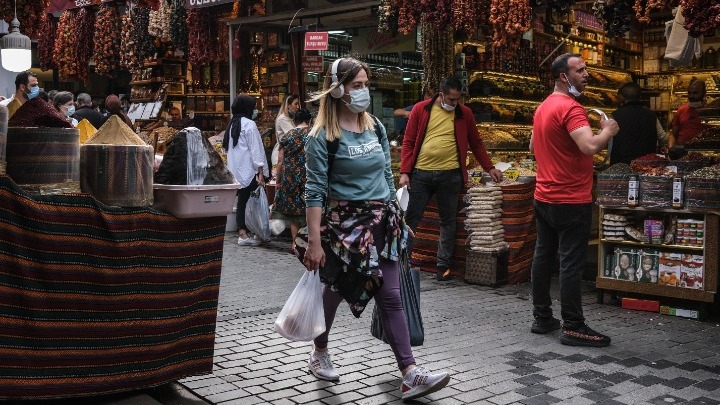 Τουρκία-Covid-19: Υπερτριπλασιασμός των ημερήσιων κρουσμάτων από το χαμηλό στις αρχές Ιουλίου