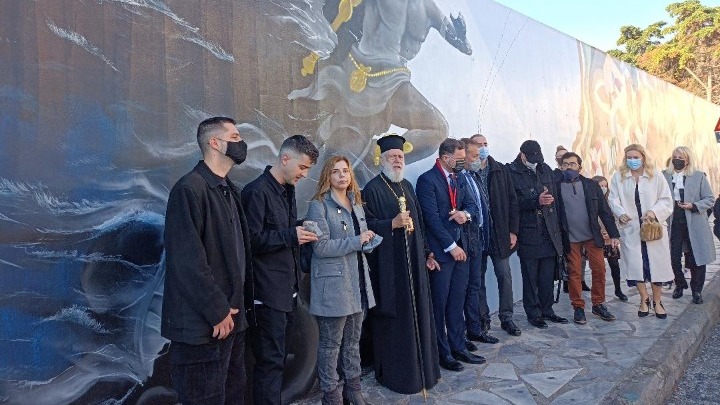Τοίχος-πίνακας ζωγραφικής 79 μέτρων απεικονίζει την ιστορία της Σύρου