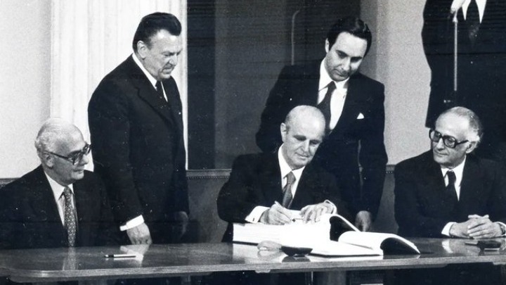 Μήνυμα Ν. Δένδια για τα 43 χρόνια από την υπογραφή της Συνθήκης Ένταξης της Ελλάδας στην Ε.Ο.Κ.