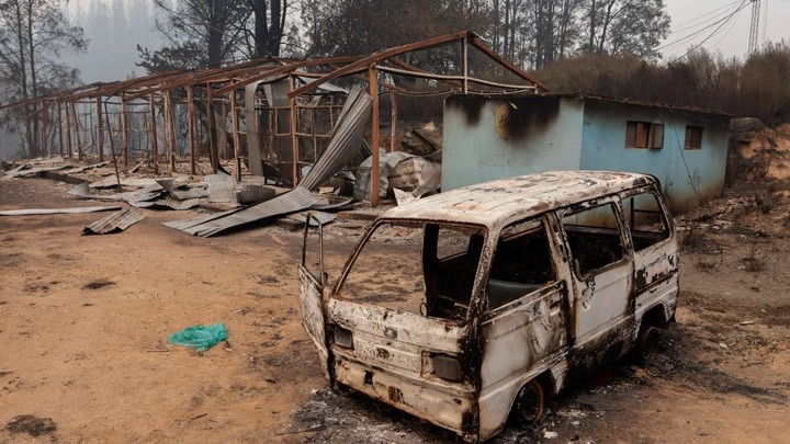 26 νεκροί από τις πυρκαγιές στη Χιλή - Ξένοι πυροσβέστες συνδράμουν στη μάχη με τις φλόγες