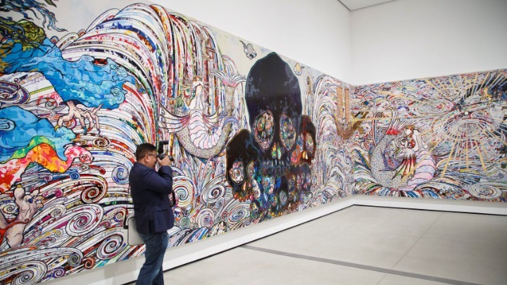 Ο Takashi Murakami εξετάζει πώς η τέχνη επουλώνει το τραύμα σε έκθεση στο Κλίβελαντ