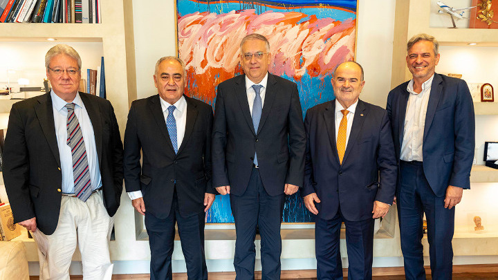 Θέματα που απασχολούν τη μικρομεσαία επιχειρηματικότητα τέθηκαν στη συνάντηση του ΕΕΑ με τον υπουργό Ανάπτυξης Τάκη Θεοδωρικάκο