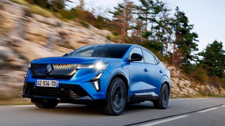 Το νέο Renault Rafale Hyper Hybrid E-Tech 4x4 300 hp αποτελεί νέα πρόταση της γαλλικής εταιρείας